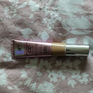 It cosmetics foundation- neutral medium